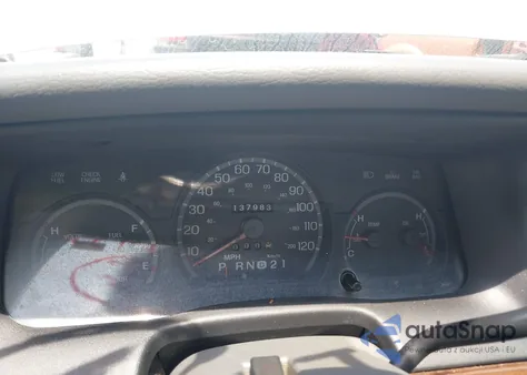 2003 Ford Crown Victoria Standard z USA, uszkodzony, nr VIN 2FAFP73W03X182860